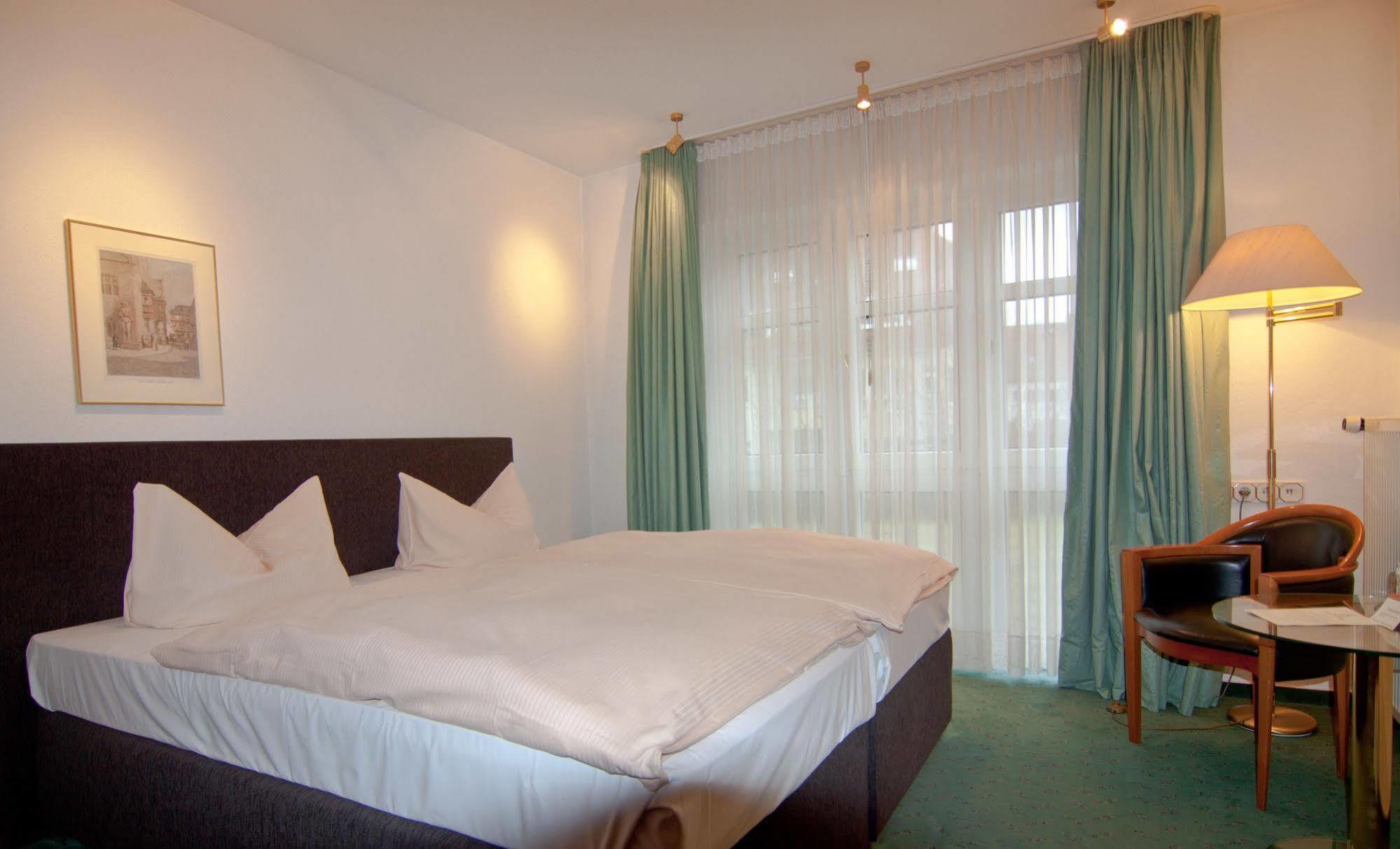 Parkhotel Unter Den Linden Halberstadt Exterior foto