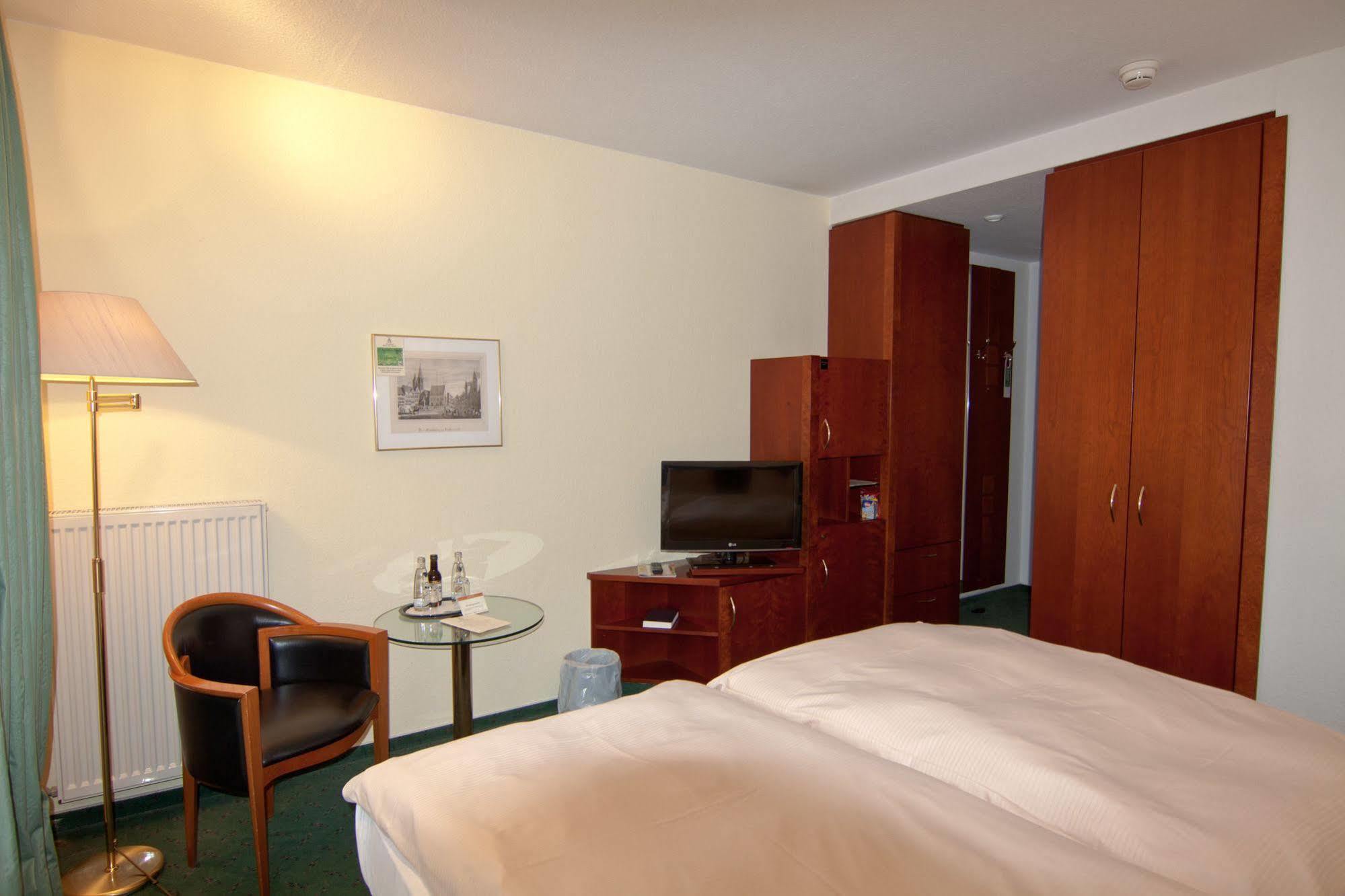Parkhotel Unter Den Linden Halberstadt Exterior foto